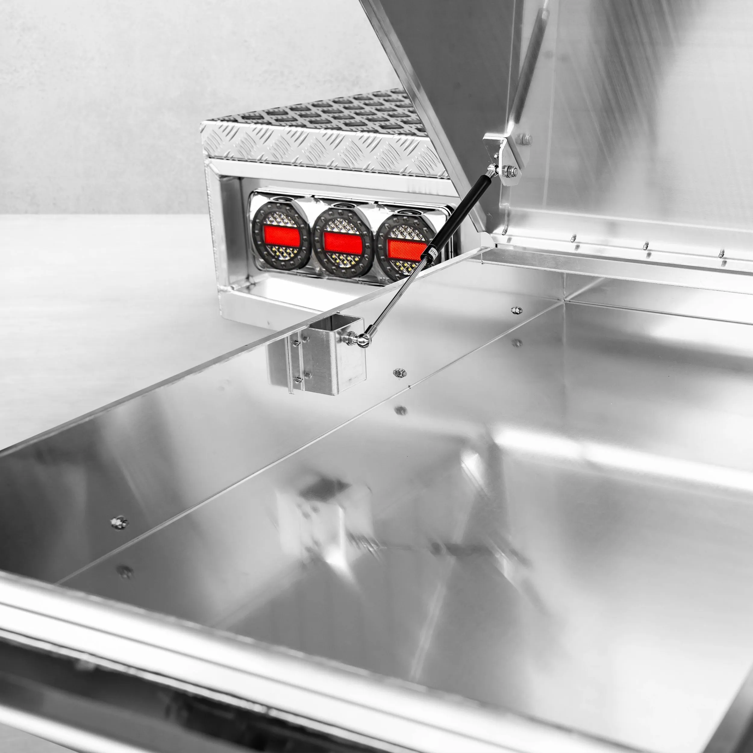 Aluminium Tray w/Headboard 1800mm - Alloy