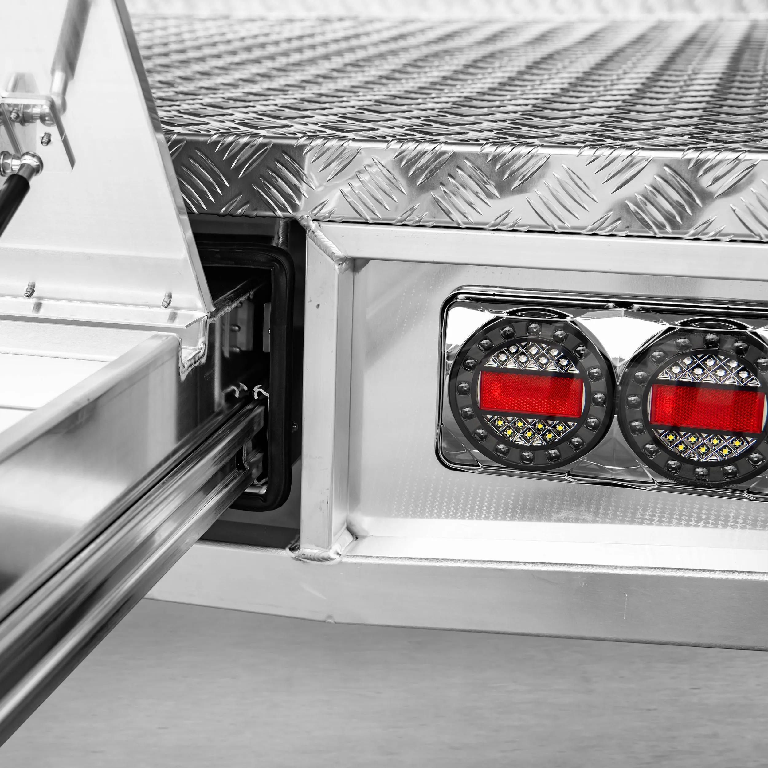 Aluminium Tray w/Headboard 1800mm - Alloy